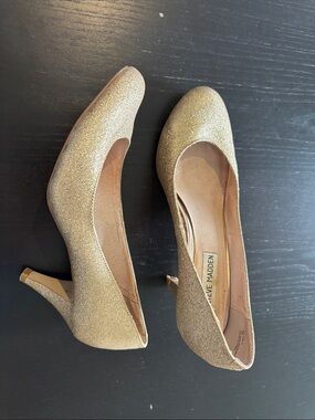 Steve Madden Gold Glitter Mid-Heel Pumps